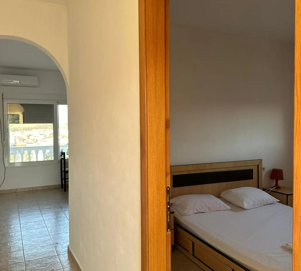 White Vintage Villa Sarandë Pensionat