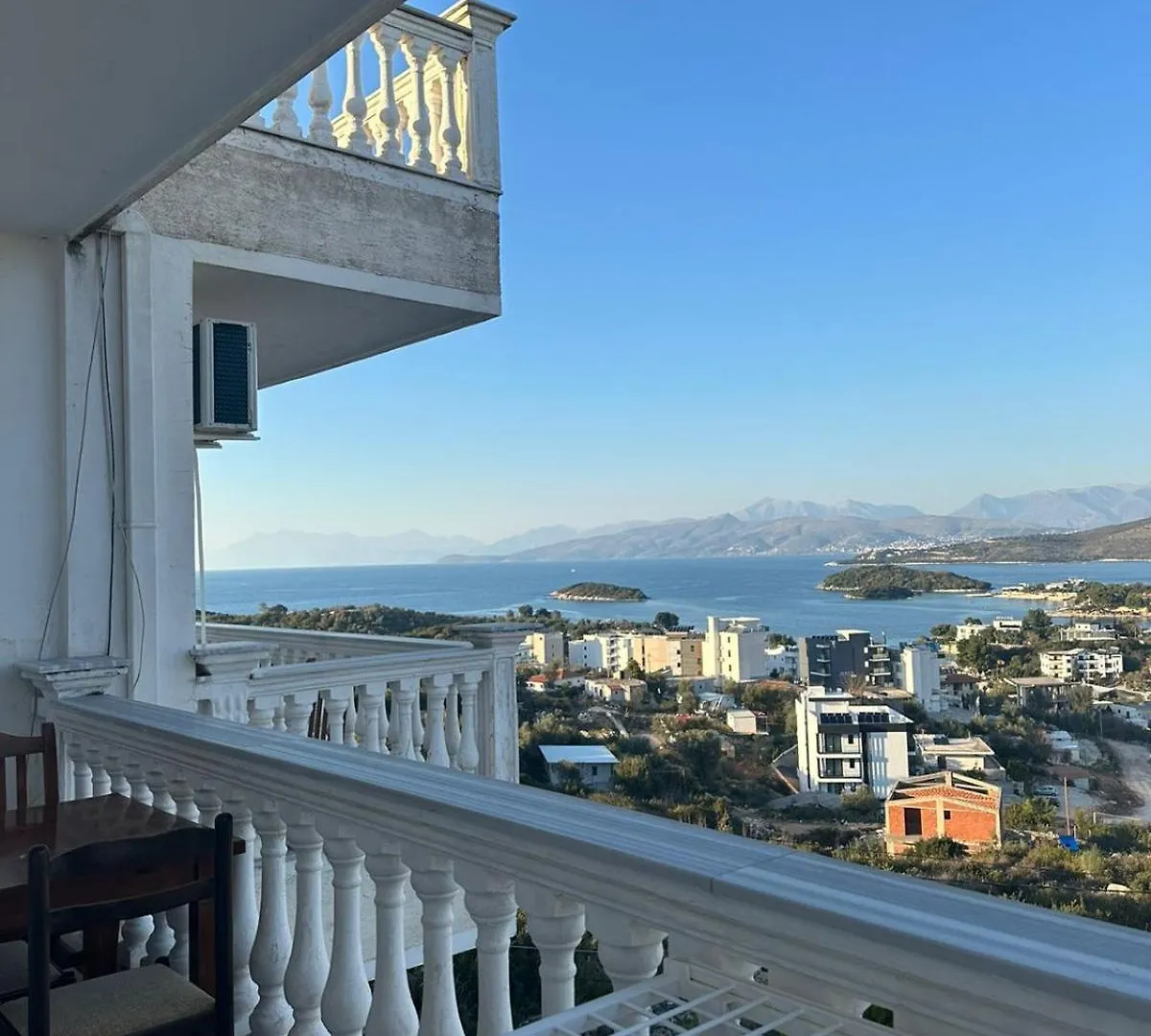 White Vintage Villa Sarandë
