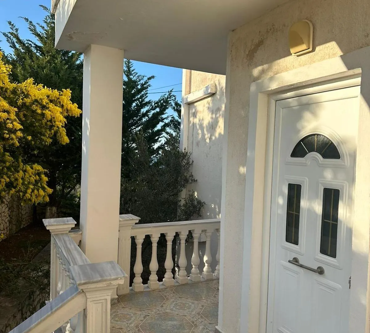 White Vintage Villa Sarandë Pensionat